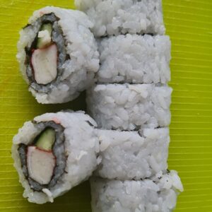 Kalifornia rull makra ja värske kurgiga Makraga sushi (8 tk)